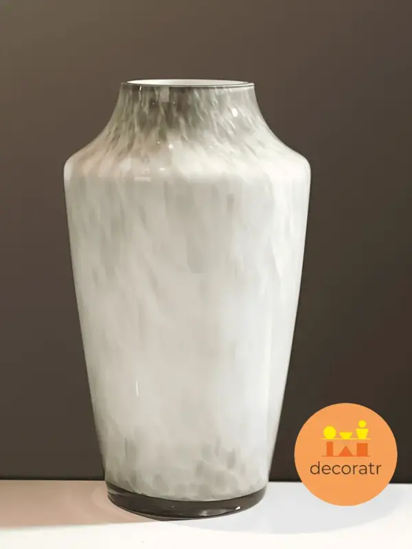 Ваза стеклянная интерьерная для цветов белая 33см