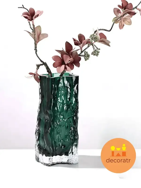 Ваза стеклянная для цветов интерьерная зелёная 21 см