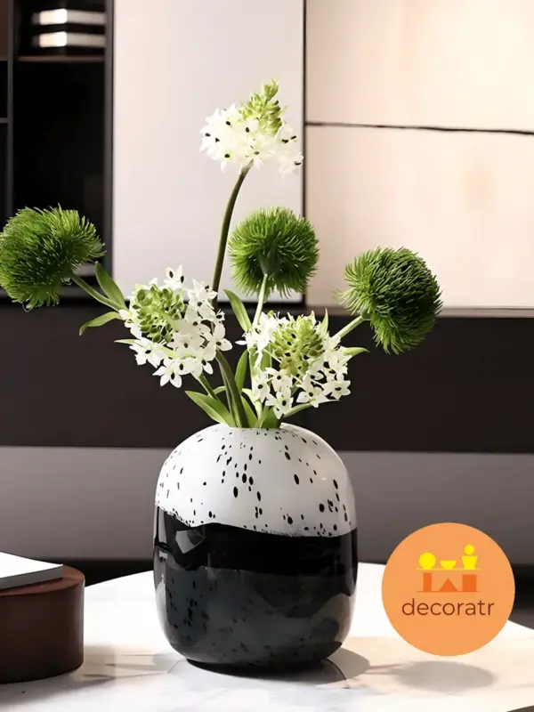 Ваза стеклянная для цветов черно-белая 20см