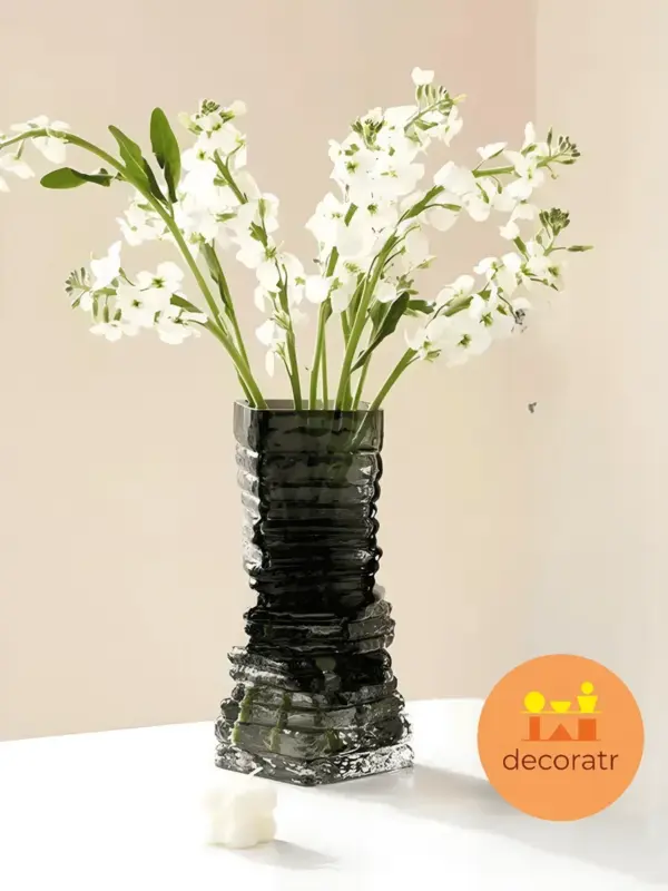 Ваза стеклянная для цветов темно-серая рифленая 23 см