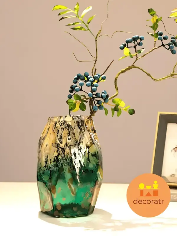 Ваза стеклянная интерьерная для цветов зелёная 23 см