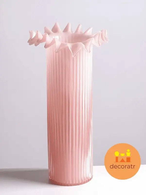 Ваза стеклянная для цветов розовая рифленая 36 см