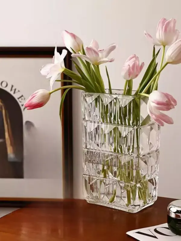 Ваза стеклянная для цветов и сухоцветов 24 см