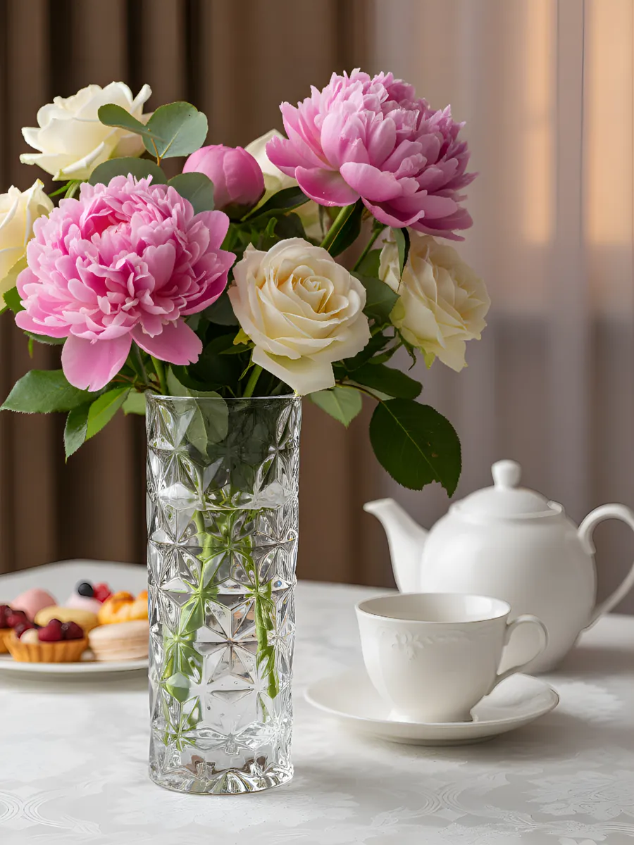 Ваза стеклянная для цветов гранёная прозрачная 20 см — изображение 2