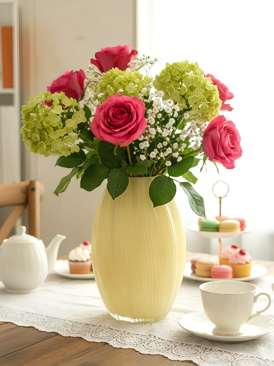 Ваза стеклянная для цветов жёлтая 27 см — изображение 2