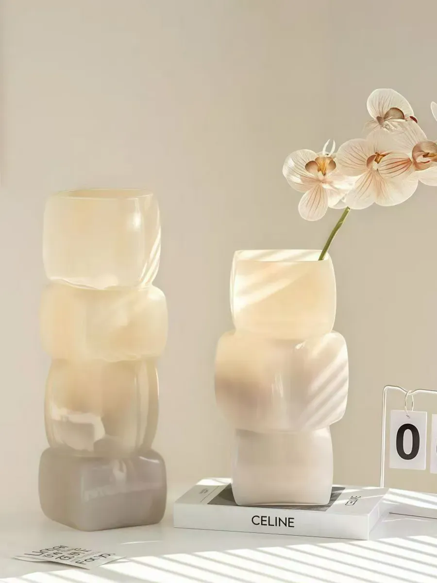 Ваза стеклянная для цветов декоративная бежевая 26,5 см — изображение 2