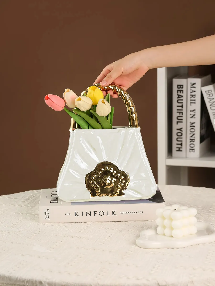 Ваза керамическая для цветов сумочка белая 28,5 см — изображение 3