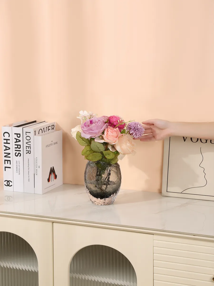 Ваза стеклянная для цветов рельефная прозрачная 18 см — изображение 3