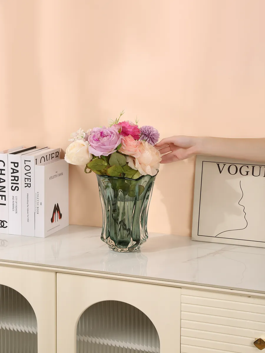 Ваза стеклянная для цветов зеленая интерьерная 25см — изображение 3