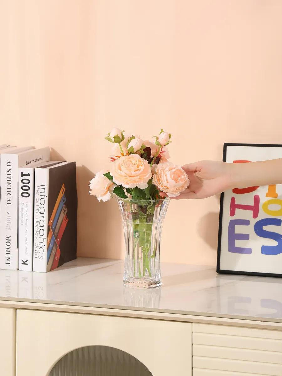 Ваза стеклянная граненая для цветов прозрачная 20см — изображение 3