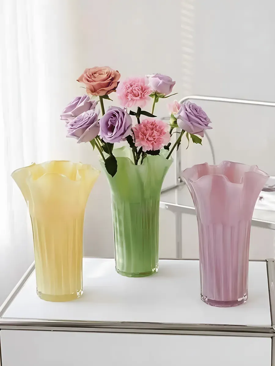 Ваза стеклянная для цветов зеленая интерьерная 25 см — изображение 3