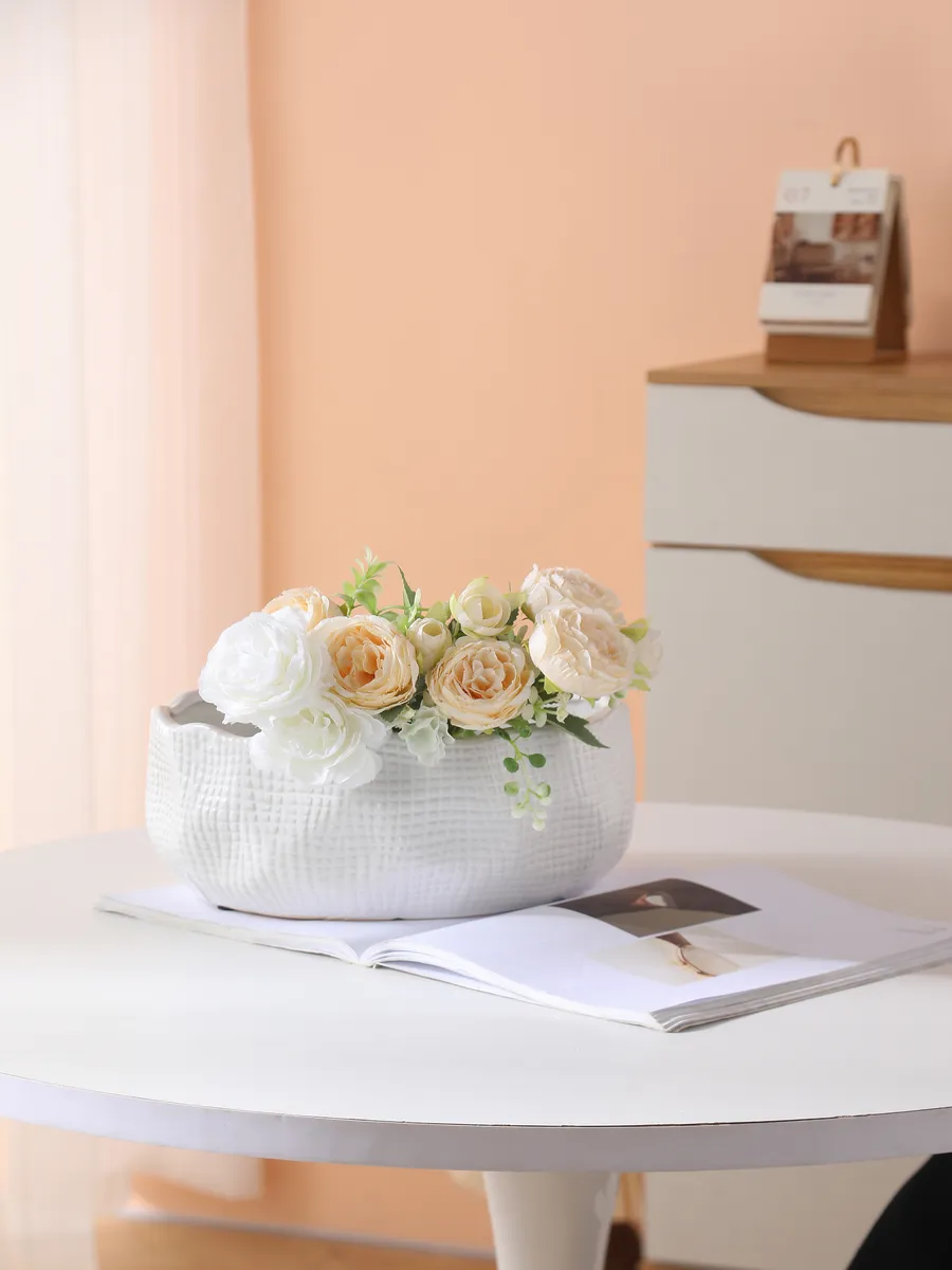 Ваза керамическая для цветов белая рифленая 12 см — изображение 3